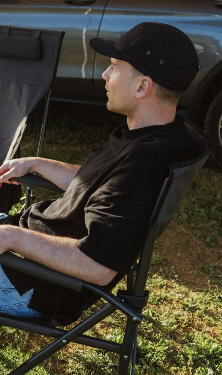 240403_QDO_Johnny_Jumbo_Zuruecklehnen_mobile_V01_NR01