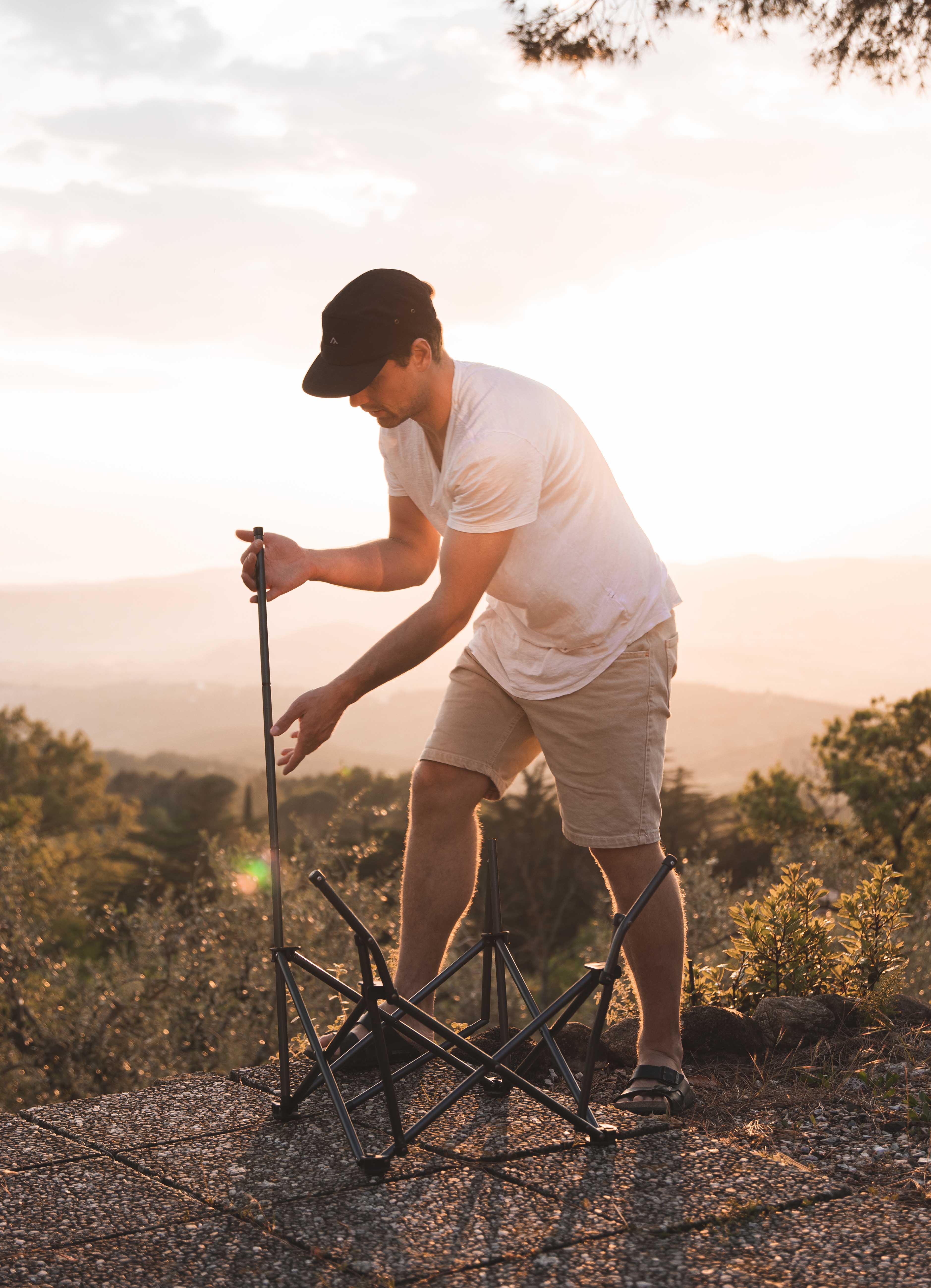 01_Johnny_Portable_Auspacken_aufbauen_hinsetzen_NR02_Desktop_Mobile