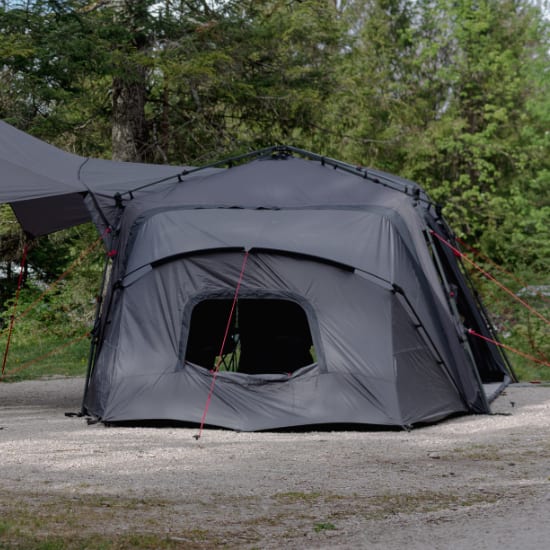 240723_qeedo_Quick_Base_Sleeping_Pod_Aussenfenster