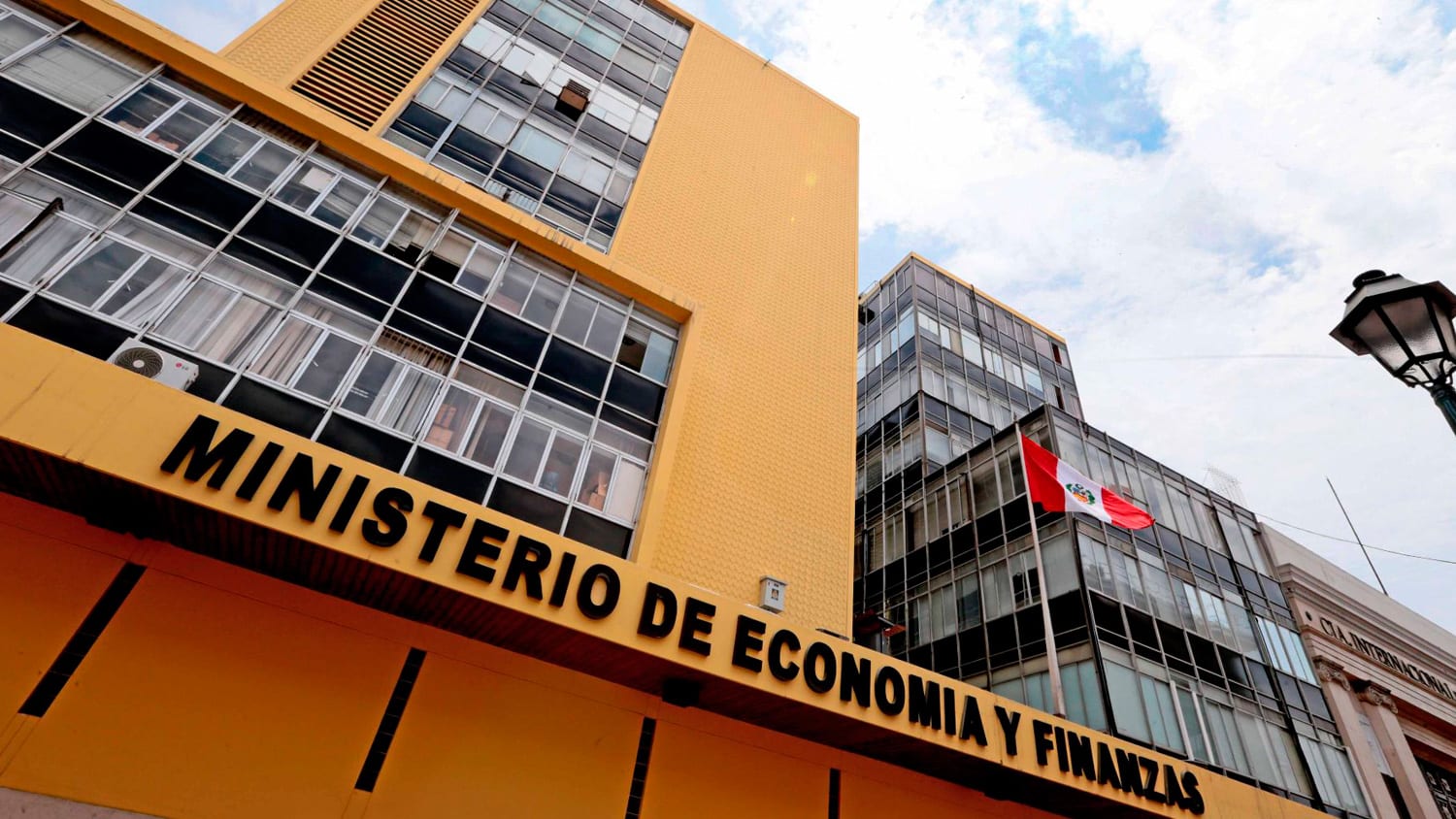Asesoría en determinantes e impulso del crecimiento económico, competitividad y desarrollo