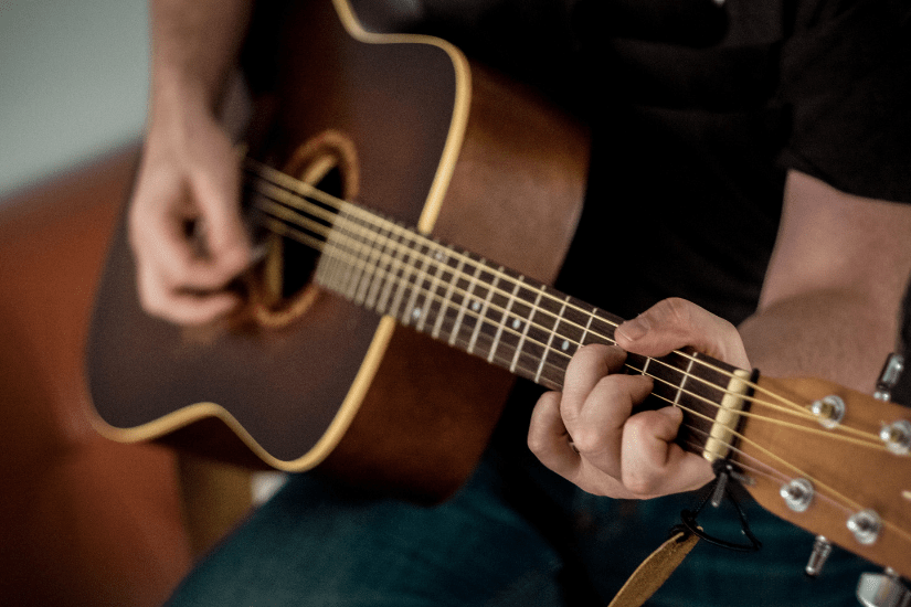 Sådan lærer du at spille guitar