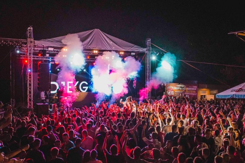 Denne kunstner erstatter Hugo Helmig på Roskilde
