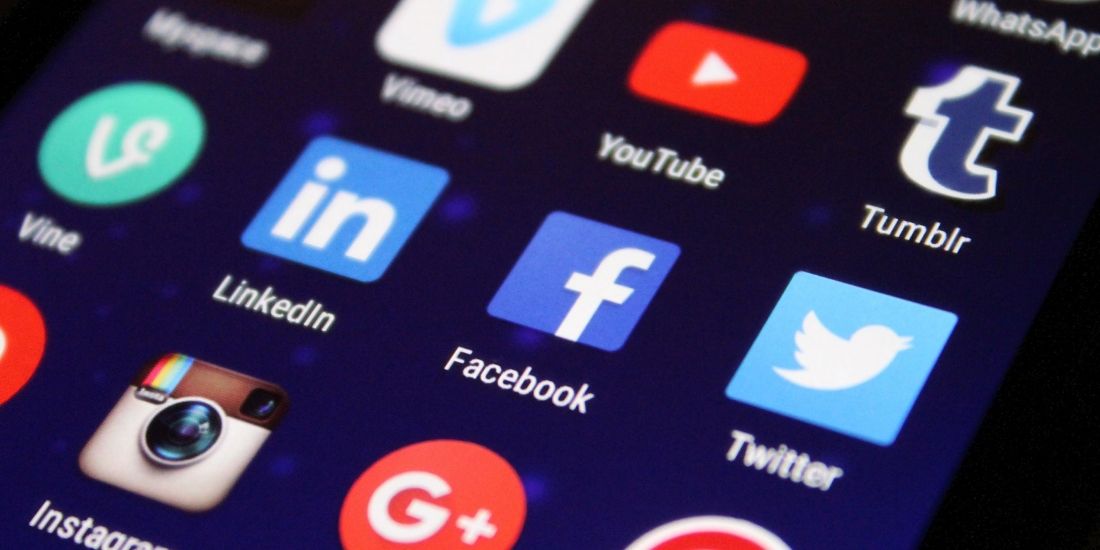 Stort begyndelsesbogstav og sociale medier