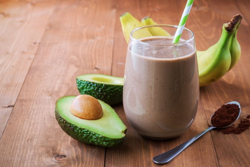 Opskrift: Cremet kakaosmoothie med topping