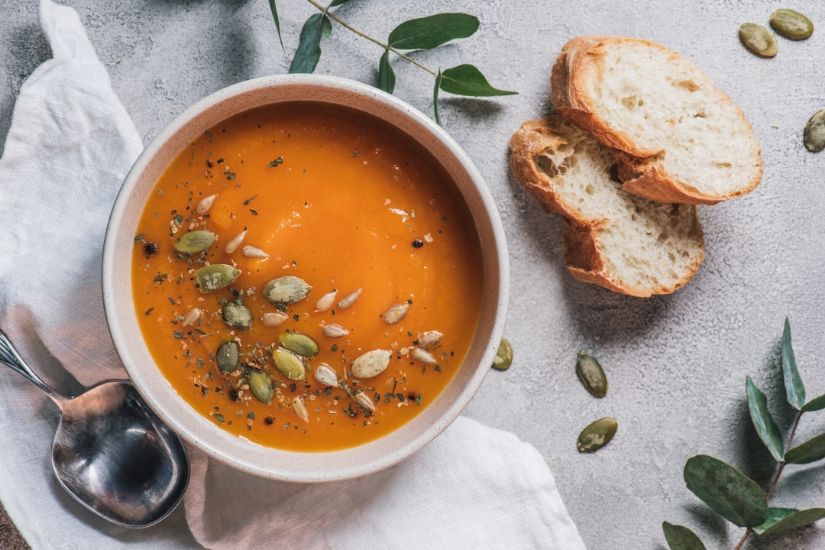 Opskrift: Græskarsuppe med creme fraiche og bacon