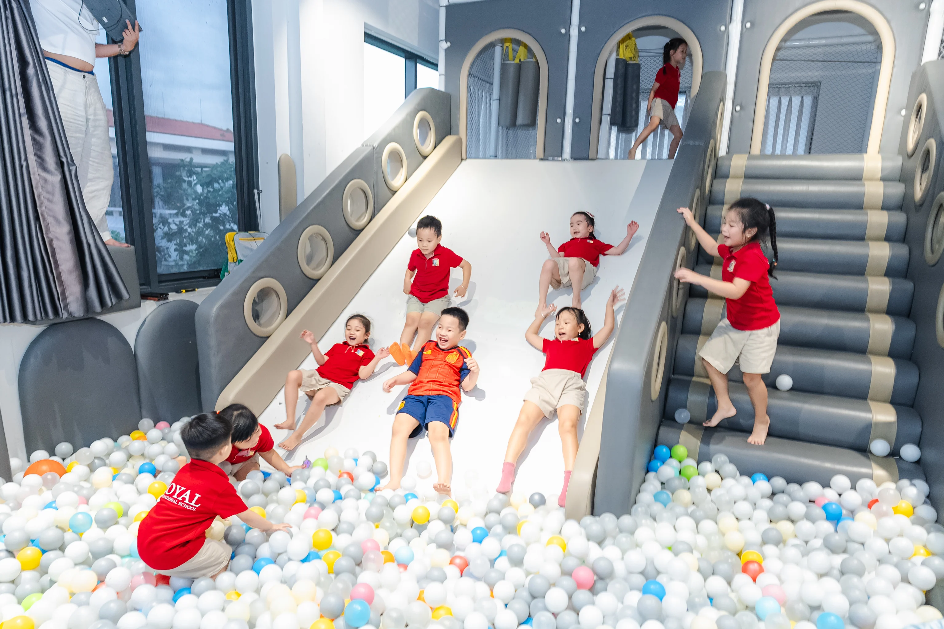 CCOMAYA KIDS CAFE RESTAURANT