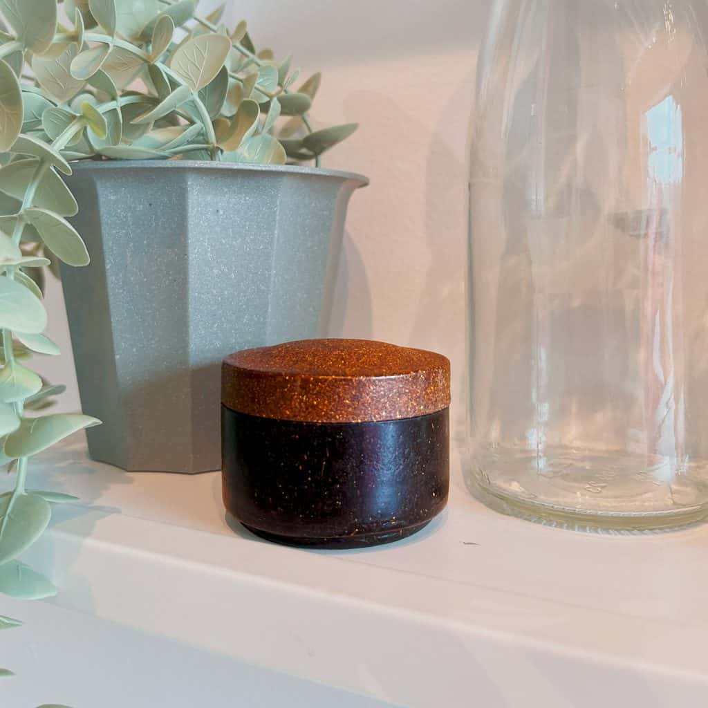 eco-friendly-packaging-container-with-plant