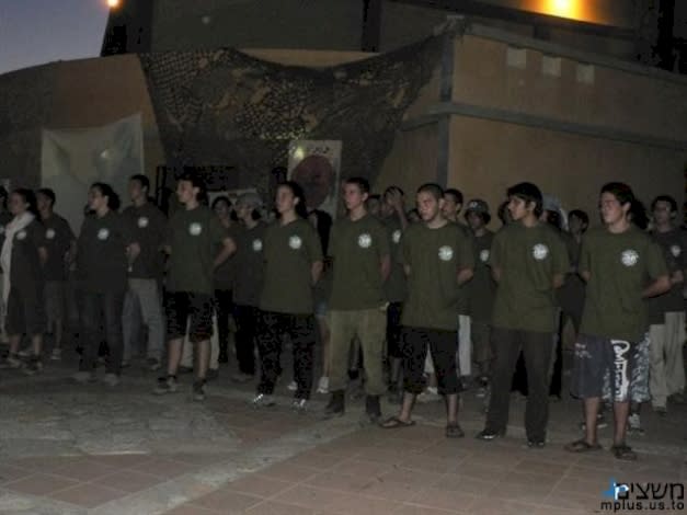 עומדים למסדר ערב, קורס סיור וניווט 2009