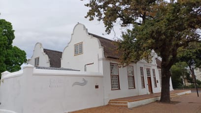 Maj tu doškové střechy