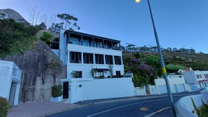 Hmmm, vily v rezidenční čtvrti nad mořem...