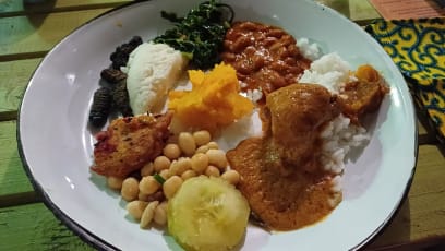 Jídlo formou menu bylo výhradně z místních surovin...