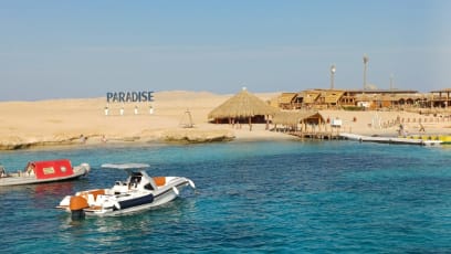 A pak koupání v tyrkysovém moři a i kousek od břehu při šnorchlování jsme potkali hejna barevných ryb...