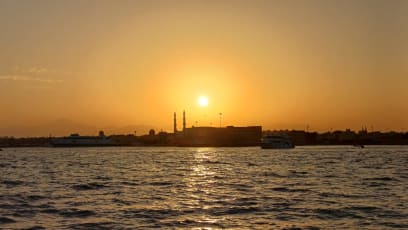 A pak západ slunce nad mešitou