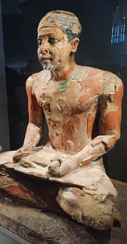 Toto je socha písaře...ti se těšili značné úctě