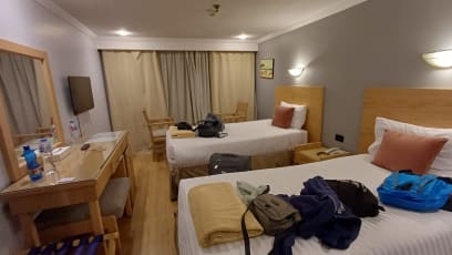 Společné prostory jsou opravdu takové "solidně britské," zatímco pokoje jsou moderní luxus a velké!