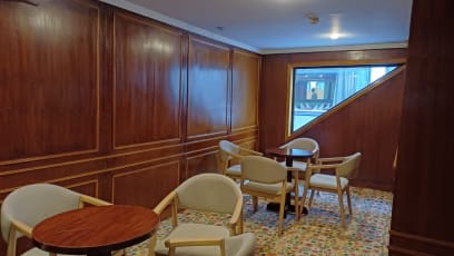 Je tu dokonce čítárna!