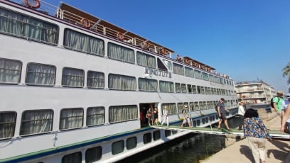 Loď je zjevně takový plující hotel