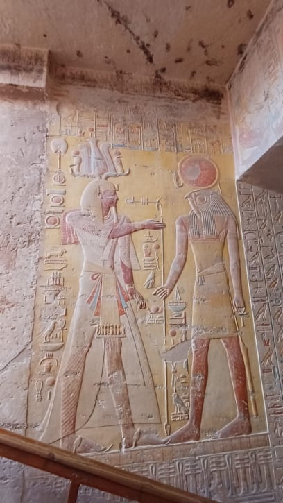 Ehm...doplňuji: to byla hrobka Ramsese IX, následuje hrobka Mereptaha