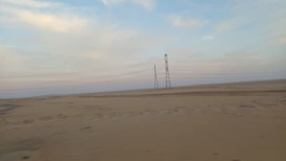 Jedeme do Abú Simbelu cca 3,5h a kolem nás je jen poušť...svítá...