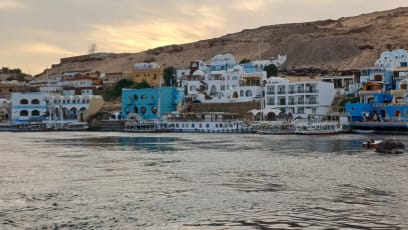 Nubijská vesnice...reálná, skutečně tady žijí učí se a studují