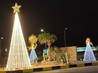 Vánoční výzdoba je ve městě Hurghada velmi umírněná, ale jak se přijede do turistické zóny, tak se to rozjede