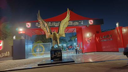 Jsou tu i veliká veřejná sportoviště...Sokol