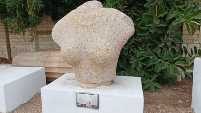 Tyto sochy byly vytaženy z moře v oblasti Faros