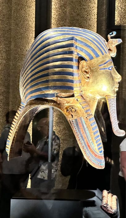 Když má vyobrazení bradku zahnutou, jde o člověka již mrtvého