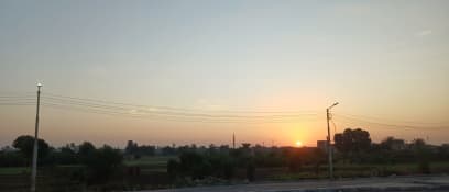 Ra (nebo Re....používají se obě jména) právě vstává