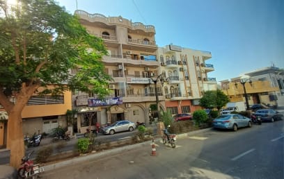 Luxor je na první pohled pohledný