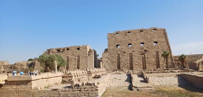 Nedokončená, ale také nejzachovalejší vstupní brána