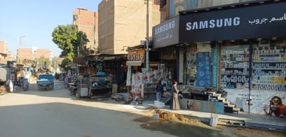 Starověké památky jsou čisté, dobře udržované, ale v městech je v běžných čtvrtích binec! My to známe z Indie, takže "no ptoblem," ovšem město Edfu je v tomto směru dost "hustý "