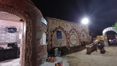 Chtěla jsem říct pracují...a mají tu roztomilé hotýlky