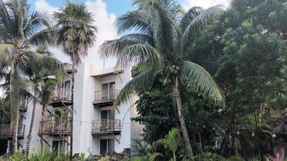 A osvěžit se vzduch v našem koloniální hotýlku s tropickou zahradou