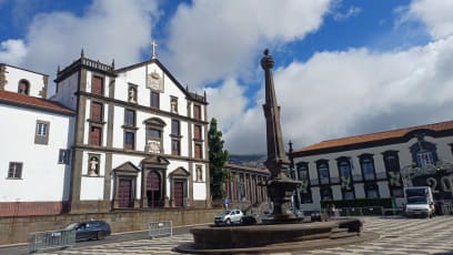 Benediktýnský kostel… interiéry kostelů se liší od evropských