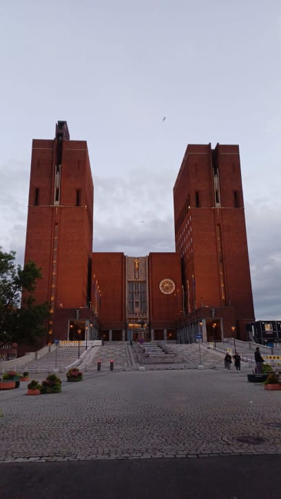 Radnice za soumraku...impozantní!