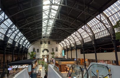 Původně nádraží...dnes malé obchůdky