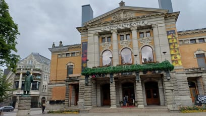 Národní divadlo dramatu...socha Ibsena