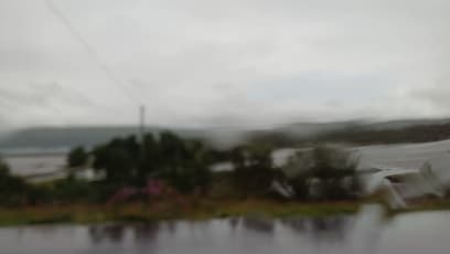 Díky dešti, kapkám na skle a rychlosti busu začínám vytvářet OBRAZY krajiny