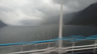 Jedeme podél Hradangerfjordu