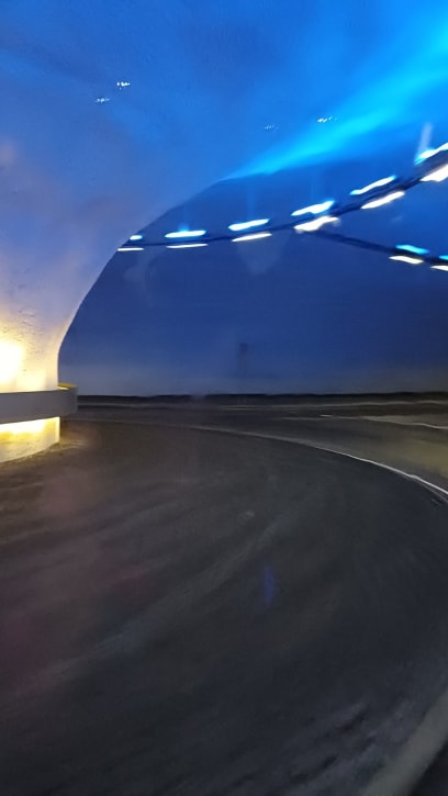 Následuje 7 km dlouhý tunel...a v tunelu je i KRUHÁČ!