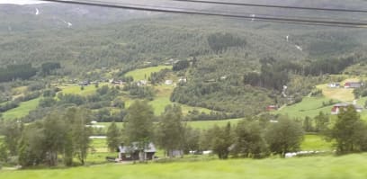 Chvíli neprší, takže krajina je přímo pohádková