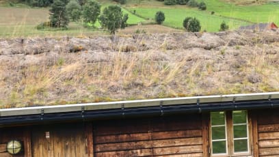 Tady je vidět ty jednotlivé obdélníky zakoupené a pak položené na střechu