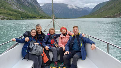 Protože ledovec velmi taje, nedosahuje už hladiny dolního jezera ( tak jsem ho viděla před 30 lety!), tudíž se na dohled k němu člověk dostat...