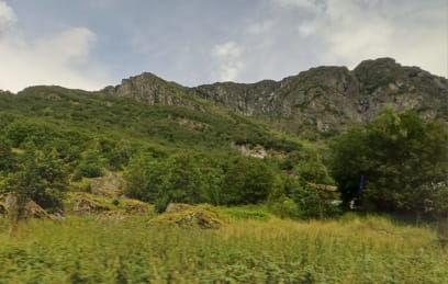 Začínáme stoupat po Sognefjellvegen...čeká nás 77km, včetně nejvyššího sedla v Norsku (cca 1440m)