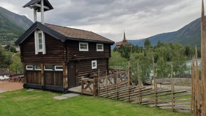 Lom je skutečně velmi horsky dřevěný