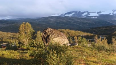 A večer svítí slunce...takže jsem ještě vyšla na hodinovou procházku, vyšplhala na kopec nad hotelem a zase neodolala focení...