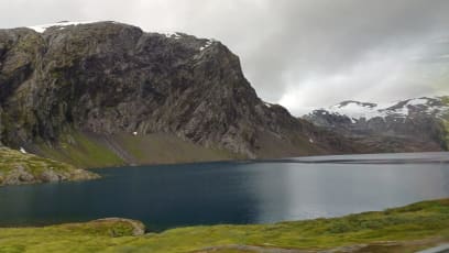 Dopoledne vjíždíme na další scenickou silnici Geirangervegen...no tedy...to je zas krásy