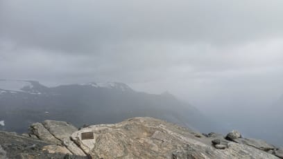 Déšť nás bičuje, vítr sfoukává....těžký život cestovatele...ale neměnila bych!!!