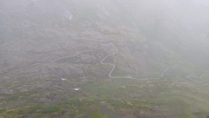 Snad zahlédnete serpentýny scénické cesty na Dalsnibbu